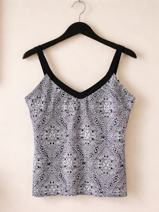 Prana Tops - Black & White Printed V-Neck Athletic Top